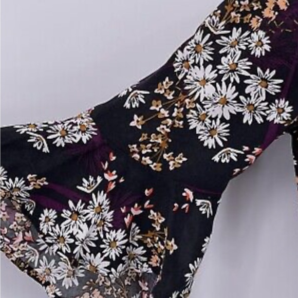 Express off the Shoulder Floral print Romper Sz- S - Picture 6 of 9